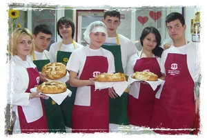 Učenici i njihovi slavski kolači Mlekarska škola sa domom učenika Dr Obren Pejić
